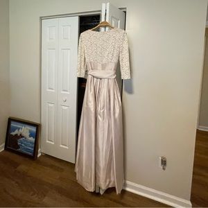 Beautiful Jessica Howard Formal Dress. Worn once. Size 10